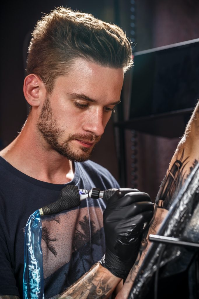 Servicios 3 professional tattoo artist 3