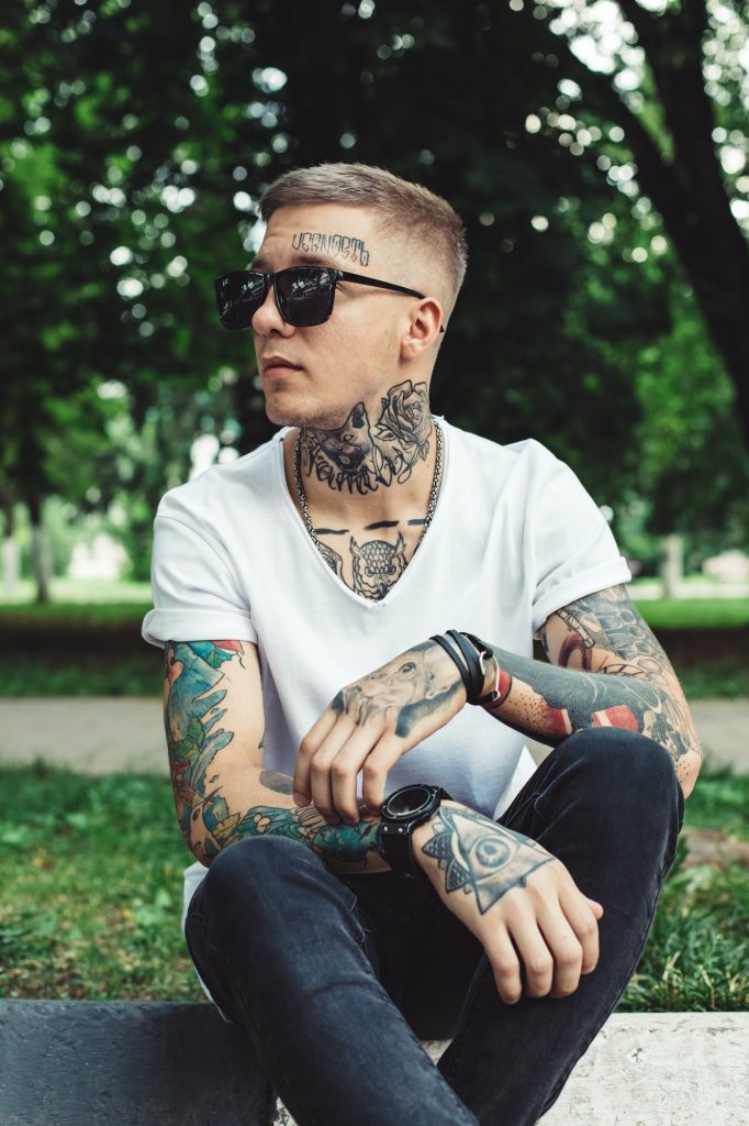Inicio 1 stylish young man with tattoos